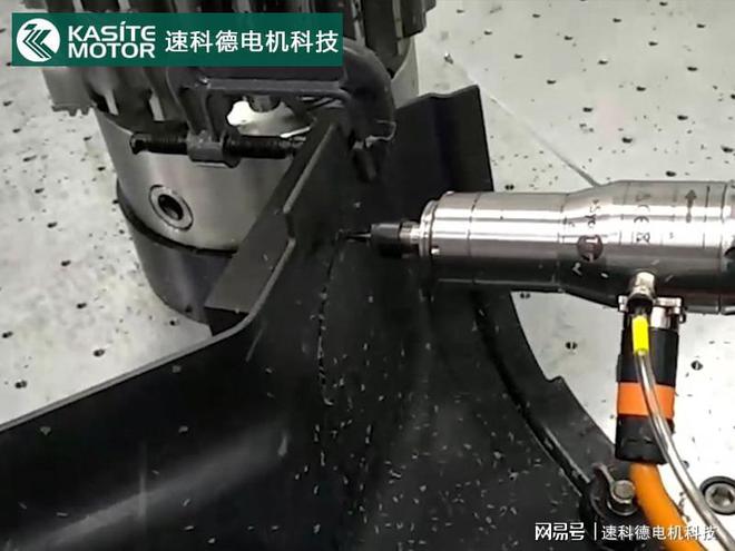 星空体育：工业机器人装夹高速电主轴3mm注塑件切割技术方案(图2)