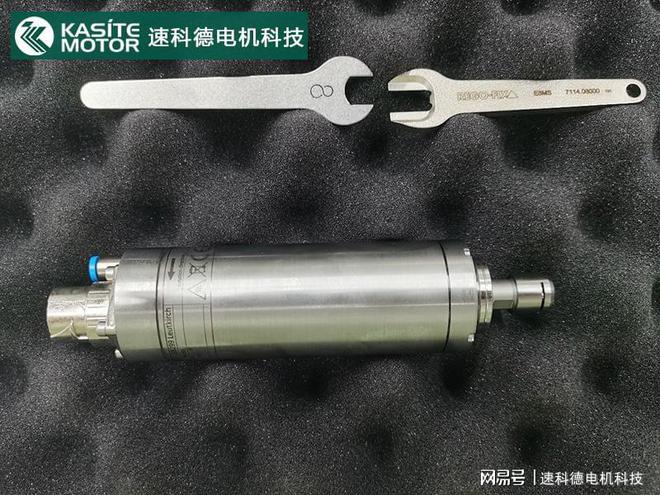 星空体育：工业机器人装夹高速电主轴3mm注塑件切割技术方案(图1)