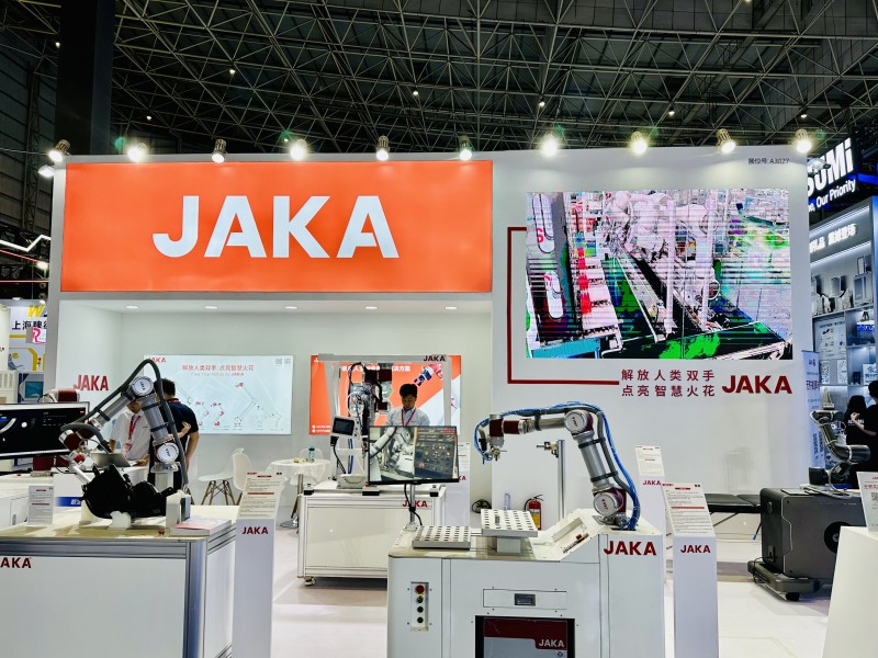 星空体育：IARS2024：节卡机器人以新质生产力为翼擎动全球工业智造跃迁(图1)