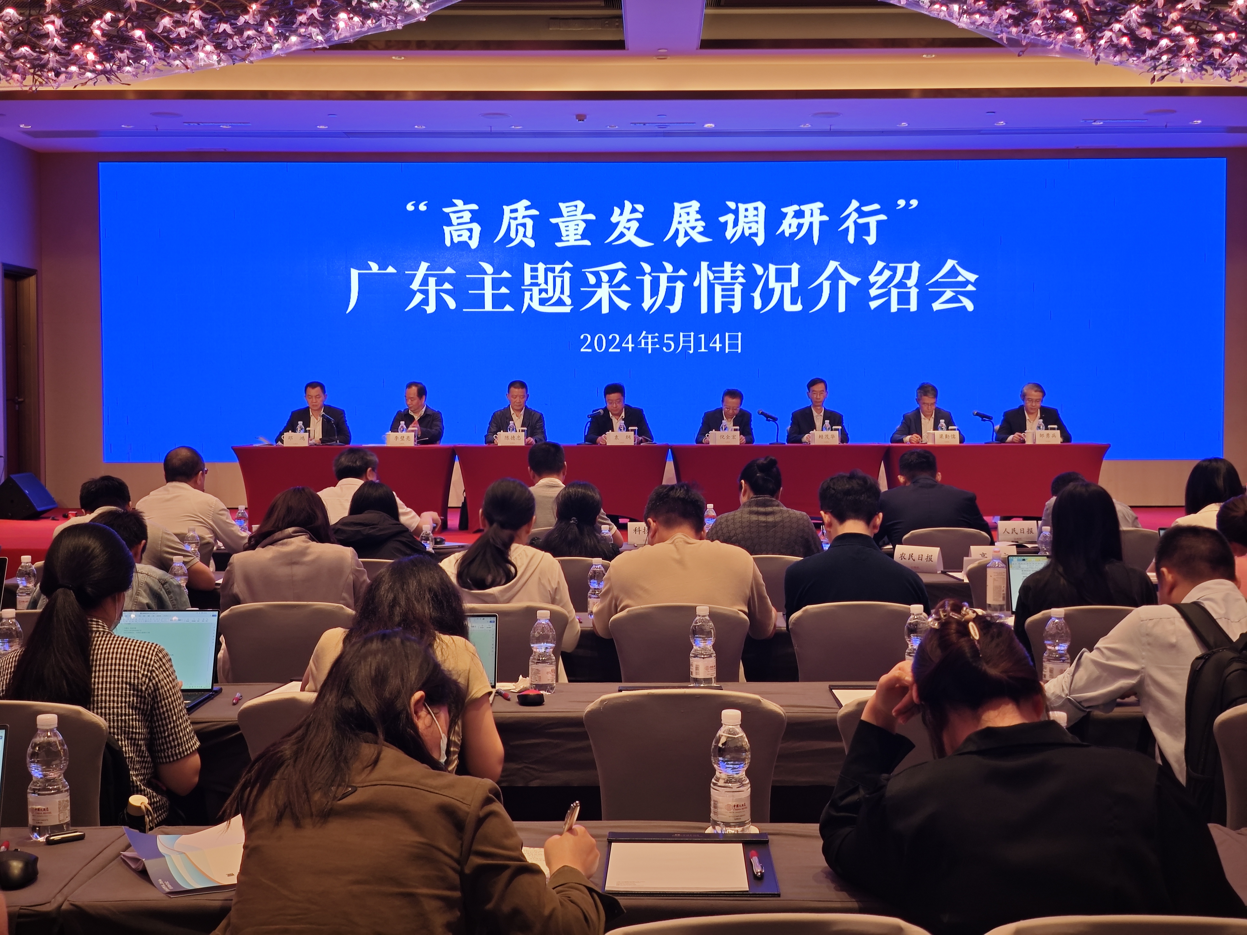 星空体育：高质量发展调研行丨全国每3台工业机器人和每4辆新能源汽车就有一台（辆）是“广东造”(图1)