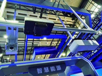 星空体育：封面新闻丨2023世界智能制造大会提供“演武场”300款工业机器人齐上阵(图4)