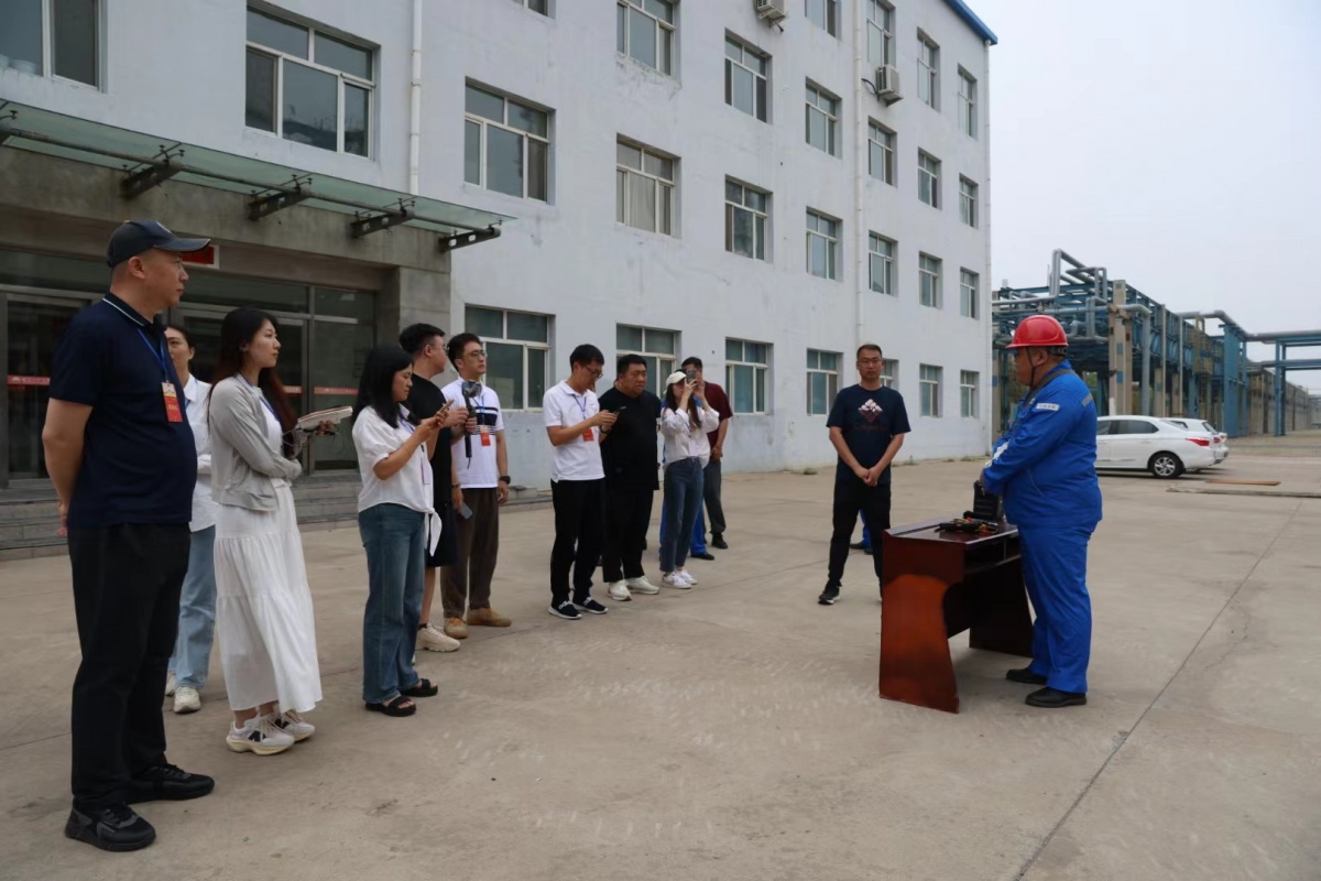 星空体育网站:2024年全国重点网络媒体龙江行“机器人”巡检“小神探”监测中国石油大庆石化智能巡检推进智慧工厂建设(图4)