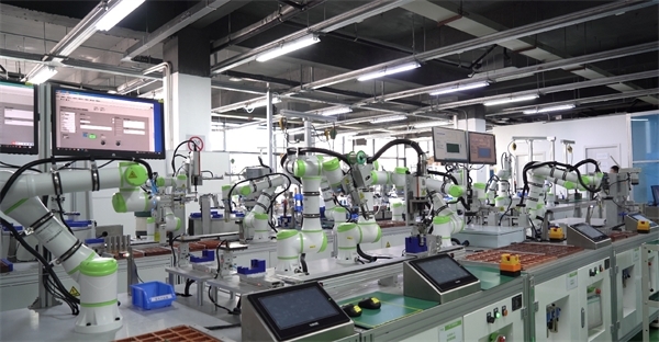 长广溪智造车规级高速协作机器人撬动汽车行业万亿市场！(图1)