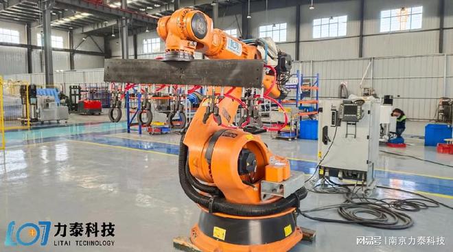 星空体育网站:锻造业如何对工业机器人进行防护?(图1)