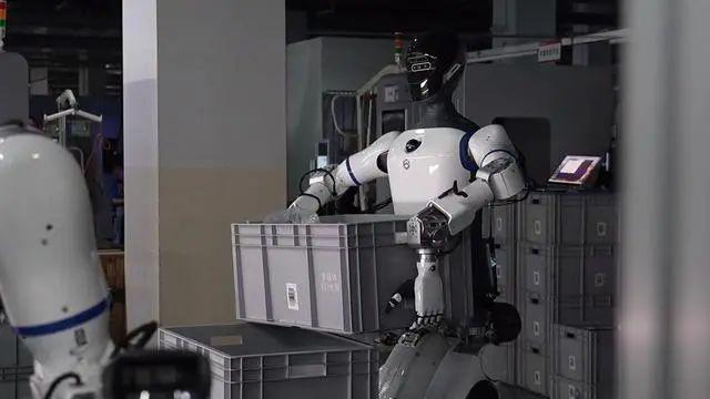 星空体育网站：“四川造”首款人形机器人“装配工”上岗(图4)