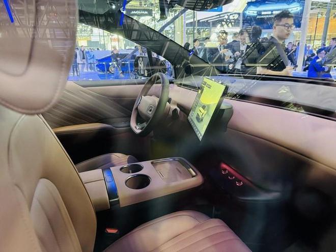 走进长安汽车数智工厂深度解码长安启源E07背后的智造奥秘(图13)