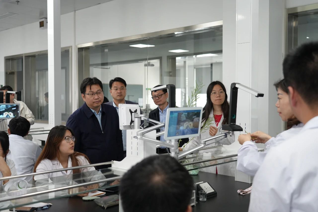 AI时代华中农业大学这样推进实践教学数字化转型(图1)