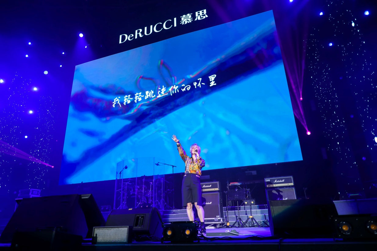 星空体育网站：见证智造魅力！百名客户探访慕思40数字化工厂(图7)