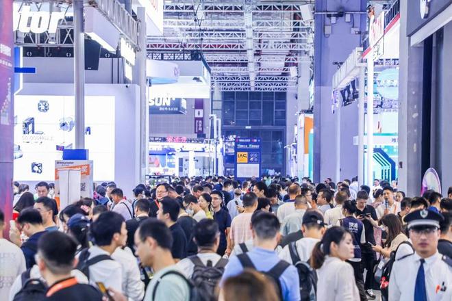 星空体育网站：中国协作机器人进入苹果链开抢“四大家族”上岗机会？可到工博会求真相……(图1)