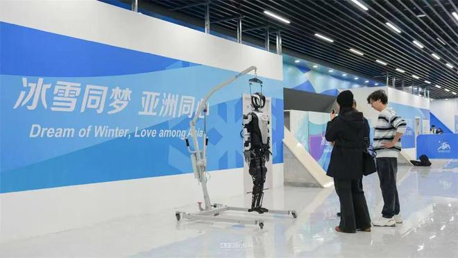 星空体育网站：抢先体验！哈工大机器脑“亮相”亚冬会测试赛现场(图2)