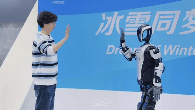 星空体育网站：抢先体验！哈工大机器脑“亮相”亚冬会测试赛现场(图3)