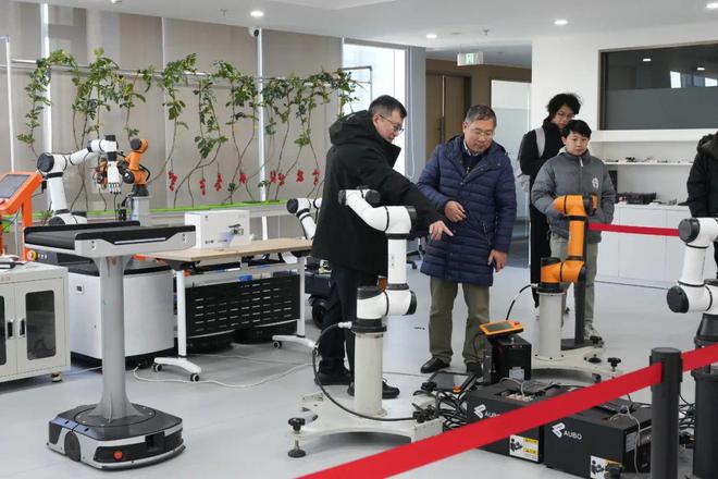 千人进千企丨另辟蹊径打造国产工业机器人标杆(图4)