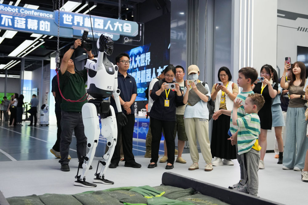 向“智”！中国机器人“跑”起来(图4)