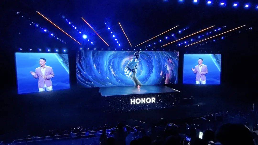 星空体育：打破八项世界纪录荣耀MagicV5为中国精工代言(图3)