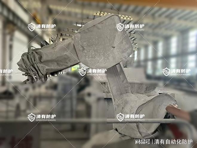 星空体育：铝液工业机器人防护服为什么特别受青睐(图1)