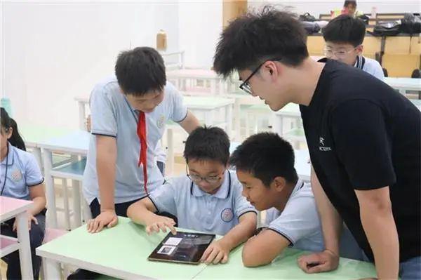 星空体育网站：杭电AI科普课：国产大模型点燃儿童科技梦(图1)