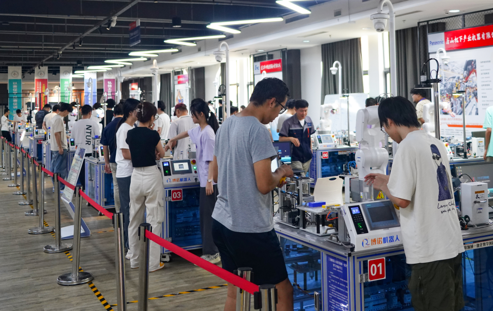 新华社客户端报道丨唐山工业职业技术大学：培养技术技能人才(图1)