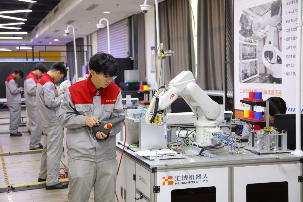 新华社客户端报道丨唐山工业职业技术大学：培养技术技能人才(图2)