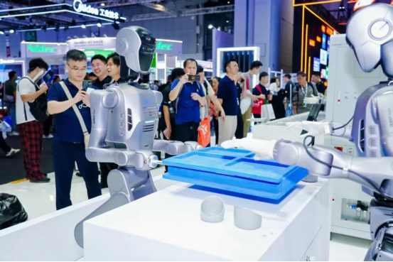 星空体育网站：从机械臂到人形机器人越疆机器人具身工业率先登场(图3)