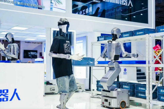 星空体育网站：从机械臂到人形机器人越疆机器人具身工业率先登场(图2)