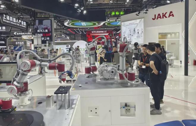 2025工博会现场：库卡、安川、越疆、埃斯顿等20家机器人头部企业(图8)