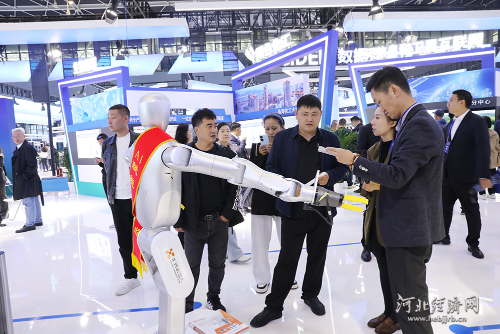 聚焦数博·观察丨“数据要素x”乘出新质生产力千行百业插上数字羽翼(图1)