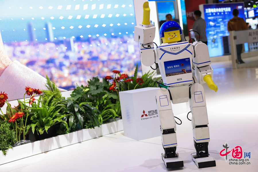 星空体育：是展品也是助手进博会上机器人组团“炫技”(图10)
