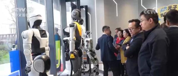 星空体育：从实验室到生产线从概念到量产我国机器人产业“聚链成势”全面发力(图1)