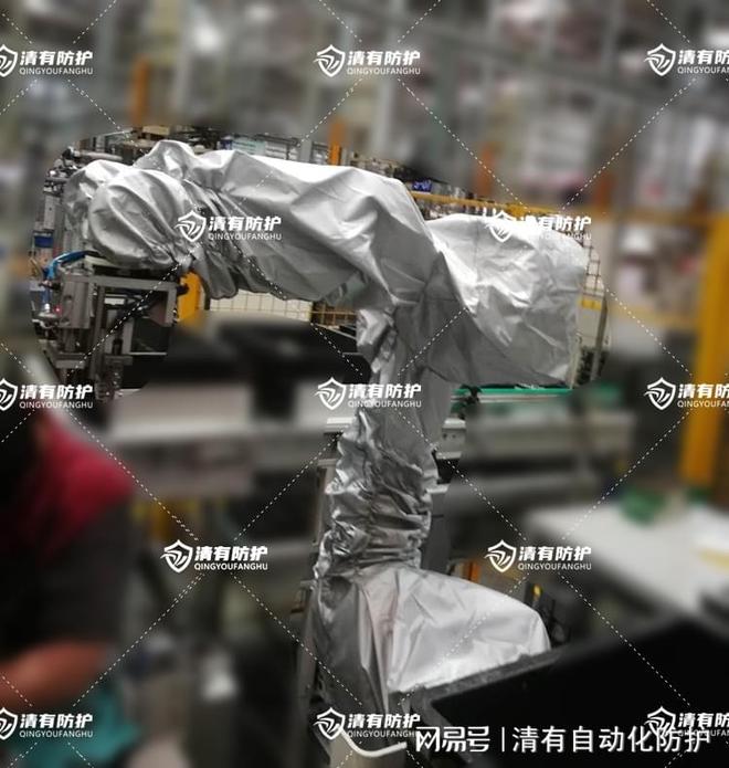 星空体育：工业机器人整套防护服定制：如何守护设备全生命周期？(图1)