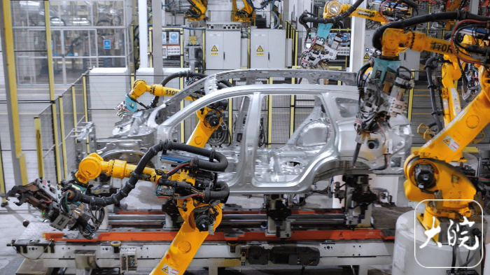 2025网聚美好安徽｜记者探访奇瑞“超级工厂”：全自动高速生产线智能科技感满满(图2)