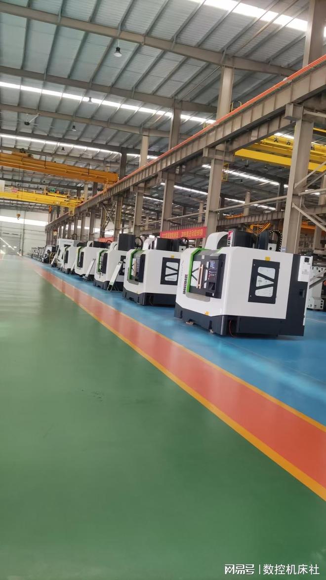 数字化工厂的核心武器：加工中心数控机床如何引领制造业升级(图1)