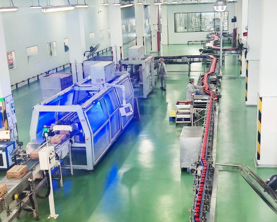 星空体育网站：国民辣酱守匠心深山珍果向智行——传统制造企业现代化转型的“风味样本”(图1)