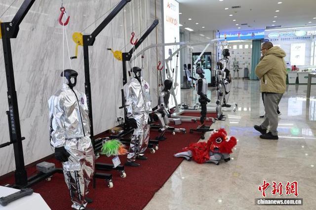 星空体育网站：探访山东首家机器人6S店(图5)