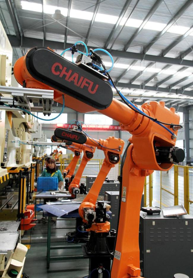 星空体育：诺奖得主称中国有望成机器人超级大国制造业变形金刚崛起(图2)