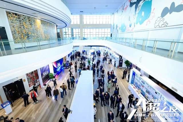 领导“数字分身”亮相AI盛典广西AI赋能千行百业交出年度答卷(图2)