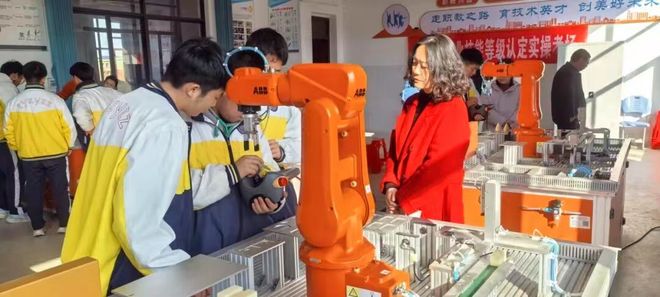 星空体育：湖南化工职院赴桃源职专调研工业机器人专业“3+2”分段培养(图1)