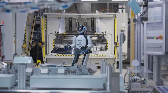 星空体育：宝马欧洲人形机器人产线生产(图4)