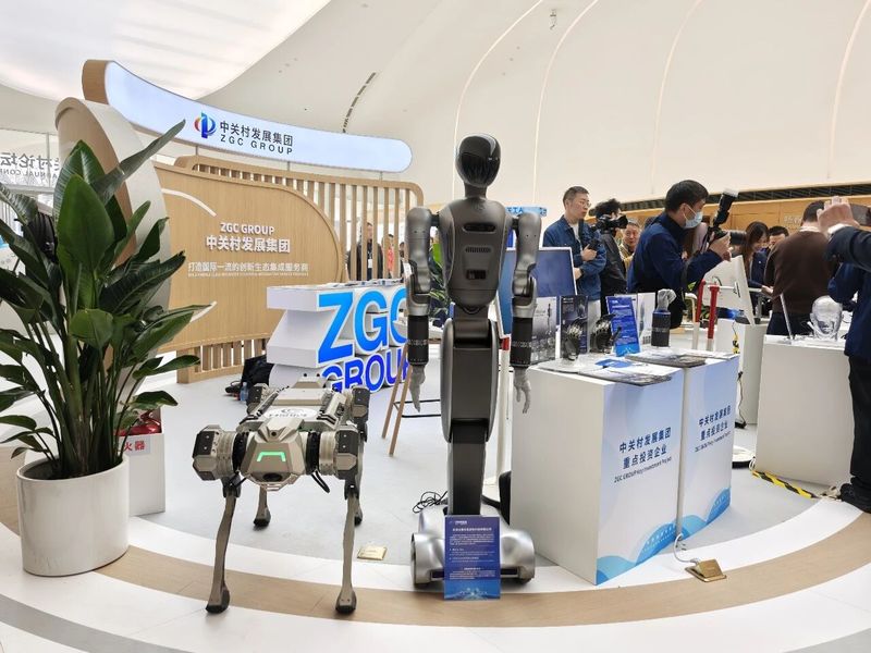 月泉仿生博文W-Bot20机器人于2026中关村论坛上首发仿生成果获广泛关注(图1)