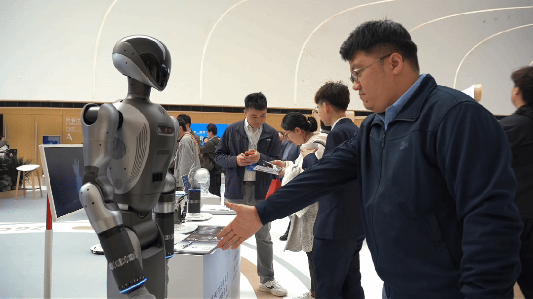 月泉仿生博文W-Bot20机器人于2026中关村论坛上首发仿生成果获广泛关注(图2)