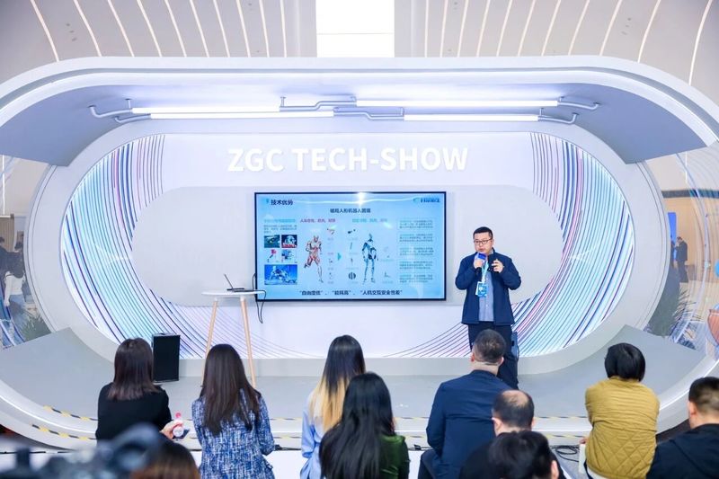 月泉仿生博文W-Bot20机器人于2026中关村论坛上首发仿生成果获广泛关注(图5)