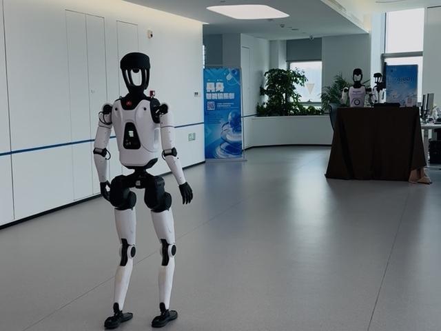 聚才攻关破壁垒中原智造机器人跑出“科技加速度”(图2)