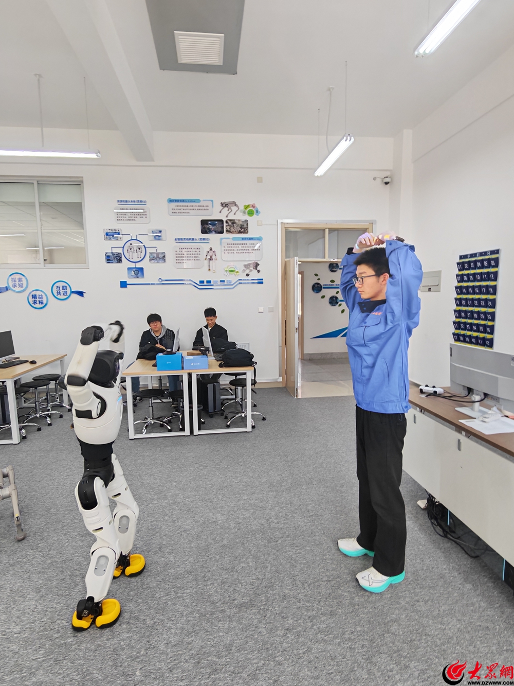 学生未毕业就被“预定”深圳机器人企业把售后中心开到青职校园(图2)