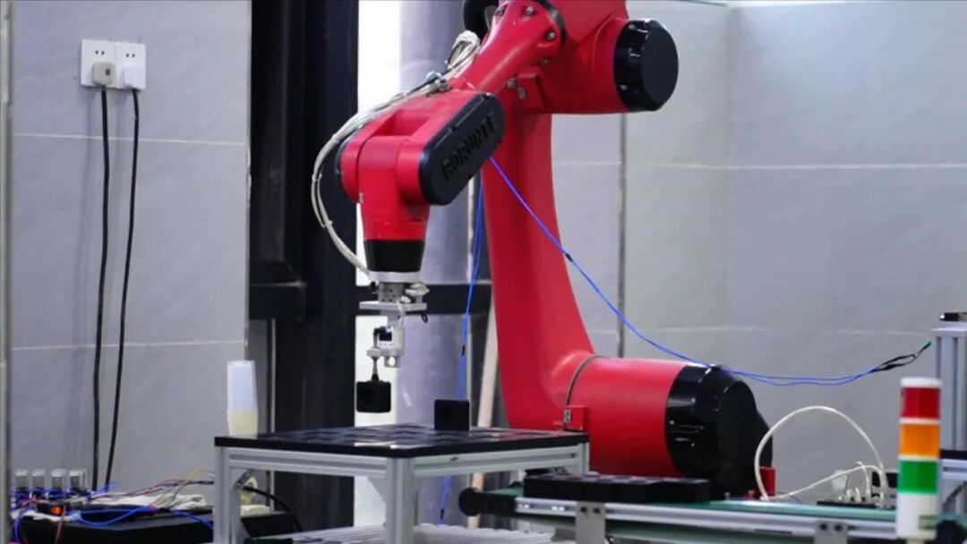 星空体育网站：2026年4月重庆巴蜀职校开启国产工业机器人系统运维高薪学习新篇章(图2)